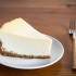 Cheesecake con panna e granella di nocciole