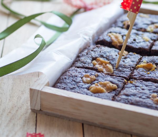 Torta di noci ricoperta di cioccolato