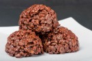 Dolcetti con cioccolato, uvetta e riso soffiato Dolcetti con cioccolato, uvetta e riso soffiato