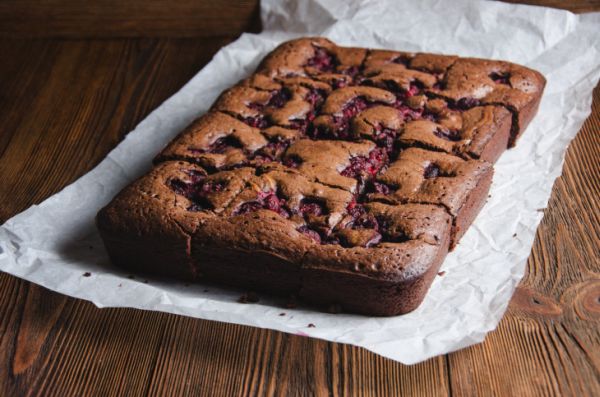 Brownies al cioccolato e lamponi