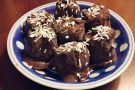 Banana bites con cioccolato e granella di nocciole Banana bites con cioccolato e granella di nocciole