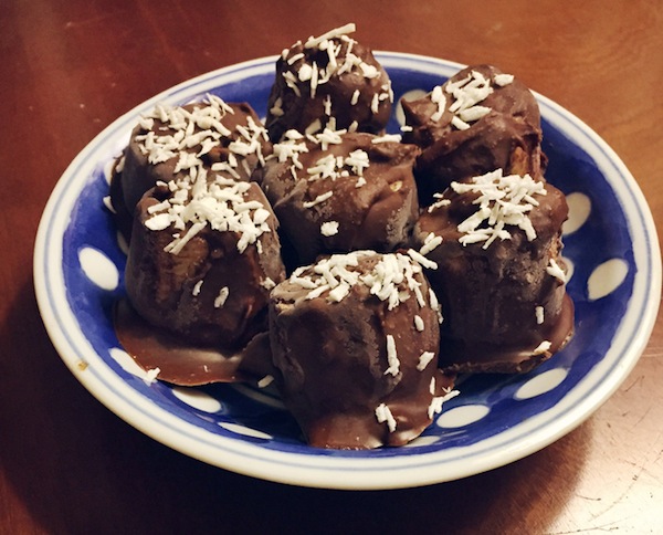 banana bites con cioccolato, granella di nocciole