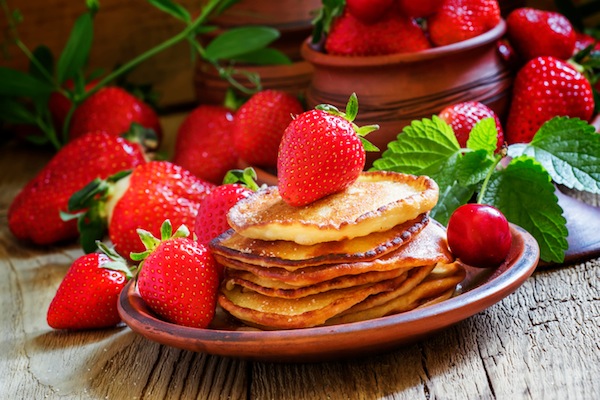 pancake senza glutine con frutta di stagione, pancake