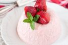 Bavarese alle fragole, la ricetta estiva Bavarese alle fragole, la ricetta estiva