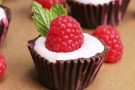 Cestini di cioccolato con crema ai lamponi (VIDEO) Cestini di cioccolato con crema ai lamponi (VIDEO)