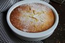 Torta di riso dolce con mandorle e vaniglia