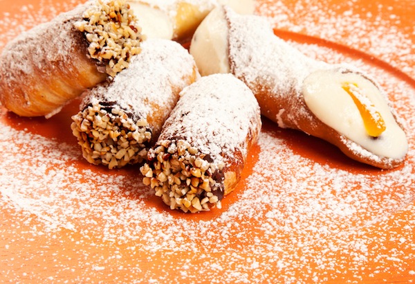 cannoli campani, cannoli, crema di ricotta