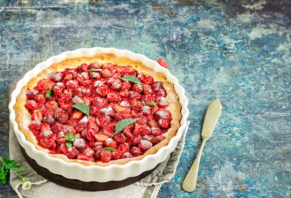 Torta alle fragole soffice con frangipane al cocco , crostata di fragole con crema frangipane, crostata