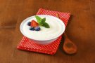 Mini mousse di yogurt e frutta