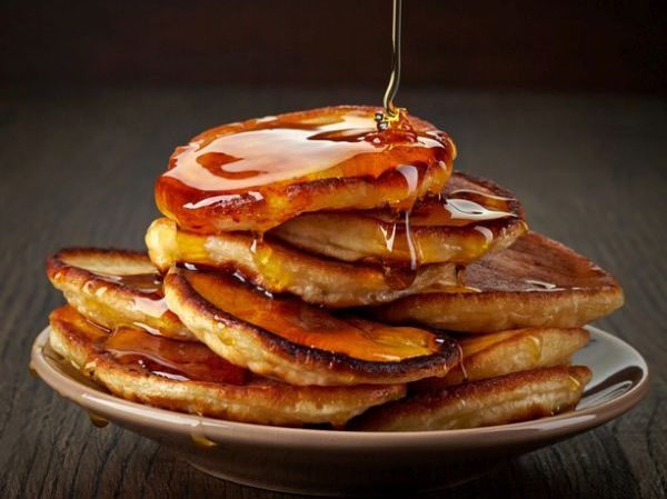 Pancake al latticello e sciroppo d'acero