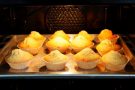 Muffin di farina d’orzo con banane e nocciole