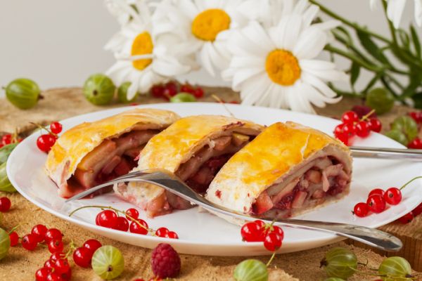 Strudel di pere e frutti di bosco