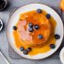 Pancake alla zucca con sciroppo d’acero per Halloween