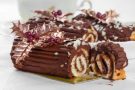 Tronchetto di cioccolato con marmellata di lamponi Tronchetto di cioccolato con marmellata di lamponi