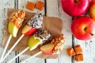 Frutta stregata di Halloween con il caramello Frutta stregata di Halloween con il caramello