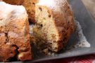 Ciambellone di pane con la frutta secca