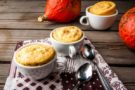 Mug cake con cocco e cioccolato bianco