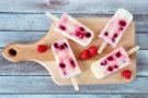 Ghiaccioli con lo yogurt e la frutta Ghiaccioli con lo yogurt e la frutta