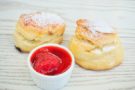 Mini brioche con le fragole Mini brioche con le fragole