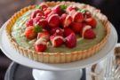 Crostata di fragole con crema al tè matcha