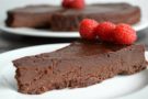 Torta al cioccolato con due ingredienti, come prepararla velocemente