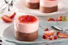 Semifreddo al cioccolato, ecco quello con fragole e panna