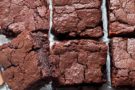 Ricetta homemade: come preparare dei brownies morbidissimi e gustosi Ricetta homemade: come preparare dei brownies morbidissimi e gustosi