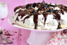 Pavlova panna e cioccolato, dolce gustoso ed economico Pavlova panna e cioccolato, dolce gustoso ed economico