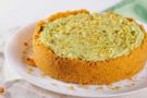 Cheesecake cioccolato bianco, ecco la versione senza cottura con pistacchio Cheesecake cioccolato bianco, ecco la versione senza cottura con pistacchio