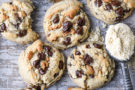 Biscotti con gocce di cioccolato e mandorle senza glutine e senza uova