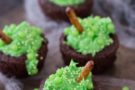 Deliziosi brownies con l’aspetto da calderone delle streghe Deliziosi brownies con l’aspetto da calderone delle streghe