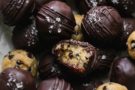 Palline di Cookies con cioccolato fondente salato Palline di Cookies con cioccolato fondente salato