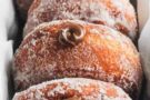 Bomboloni alla nutella: esplosione di golosità Bomboloni alla nutella: esplosione di golosità