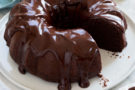 Ciambellone al cioccolato ricoperto di ganache