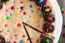 Torta M&M’s con impasto cookies