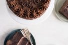 Torta a strati di cioccolato al latte