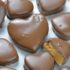 San Valentino: cuori di cioccolato ripieni al burro d’arachidi