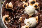Brownie in padella con marshmallows Brownie in padella con marshmallows