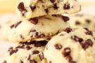 Cookies con crema al formaggio e gocce di cioccolato Cookies con crema al formaggio e gocce di cioccolato
