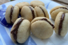 Baci di dama con nocciolata crunchy