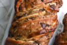 Brioche intrecciata con cookies al cioccolato Brioche intrecciata con cookies al cioccolato