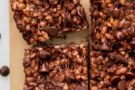 Quadrotti croccanti di riso soffiato e cioccolato Quadrotti croccanti di riso soffiato e cioccolato