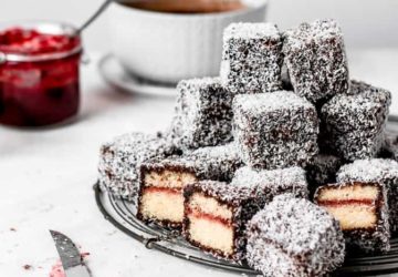 Lamingtons con confettura di fragole fatta in casa