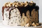 Torta impastata con i cookies e vaniglia Torta impastata con i cookies e vaniglia