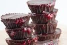 Dolcetti al cioccolato con effetto sangue: vegani e senza glutine Dolcetti al cioccolato con effetto sangue: vegani e senza glutine