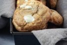 Biscotti con gocce cioccolato bianco Biscotti con gocce cioccolato bianco