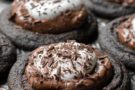 Cookies con budino al cioccolato e panna