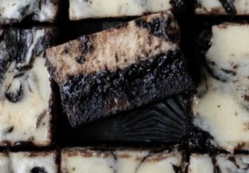Brownies fondenti con guarnitura di cheesecake